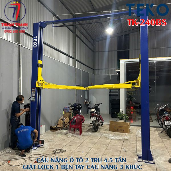 Cầu nâng ô tô 2 trụ 4.5 tấn cáp trên tay cầu 3 khúc giật lock 1 bên màu xanh chắc chắn phiên bản đầy đủ